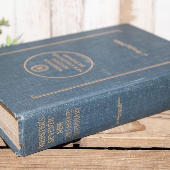 Shabby VTG Webster's Dictionary Blue Cloth Covered Book ⭐️ Vintage Decor - Picture 4 of 5